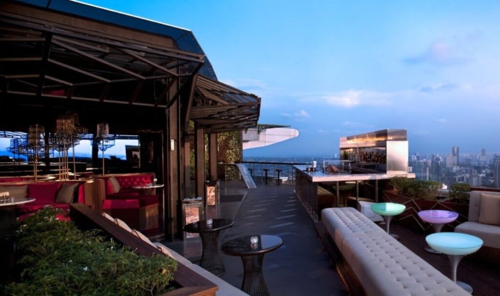 Langit Jakarta di Genggaman! Cloud Lounge & Dining Jadi Spot Paling Dicari untuk Dinner Romantis dan City View Mewah