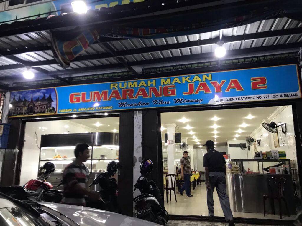 Legendaris dan Otentik! RM Gumarang Jaya di Medan Tetap Ramai Setelah 40 Tahun