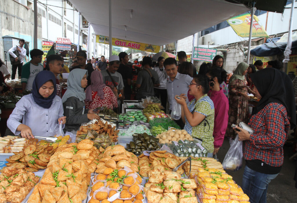 Berburu Takjil di Benhil, Sensasi Kuliner Ramadan Paling Seru di Jakarta!