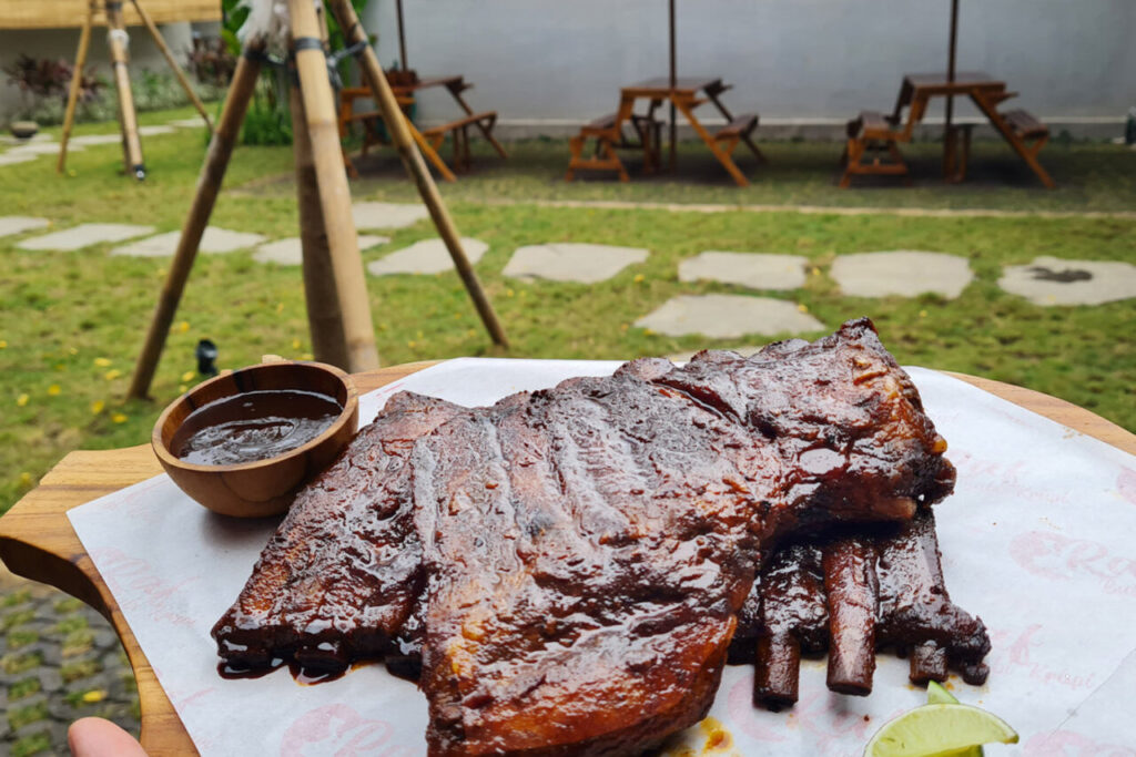 Jangonya Babi Krispi di Bali? Ini Lokasi, Menu, dan Harga RAF Babi Krispi yang Viral!