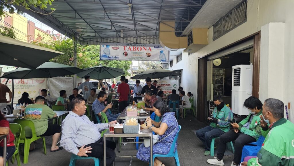Kuliner Legendaris Medan! Rumah Makan Tabona Selalu Ramai Diburu Pecinta Kari Bihun