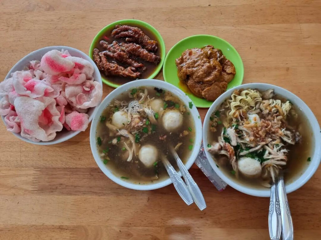 Kuliner Legendaris Medan! Mie Sop Methodist dengan Daging Melimpah dan Kuah Gurih Bikin Nagih