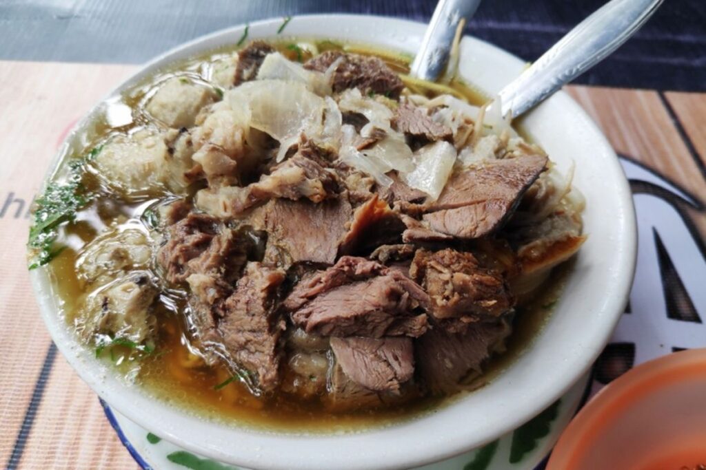 Kuliner Legendaris Medan! Mie Sop Methodist dengan Daging Melimpah dan Kuah Gurih Bikin Nagih
