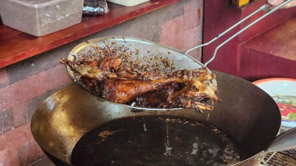 Rahasia Lezatnya Terbongkar! Ayam Goreng Kampung Pak Pri Ternyata Pakai Grindilan Ketumbar