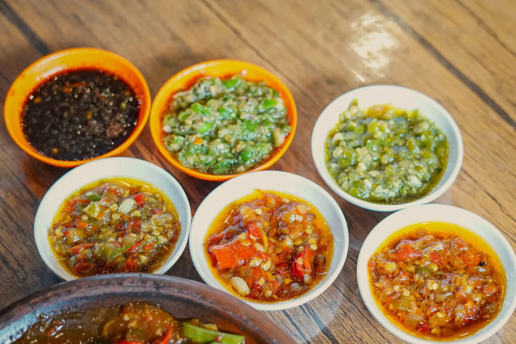 Wajib Coba! Ayam Lengkuas Sinar Siang Jadi Spot Nongkrong Favorit di Medan