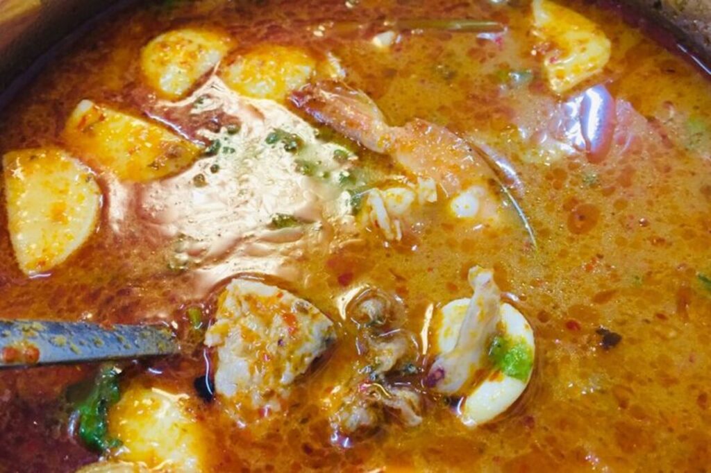 Kuliner Baru Hits! Asam Pedas Thailand Jadi Rebutan di Surabaya