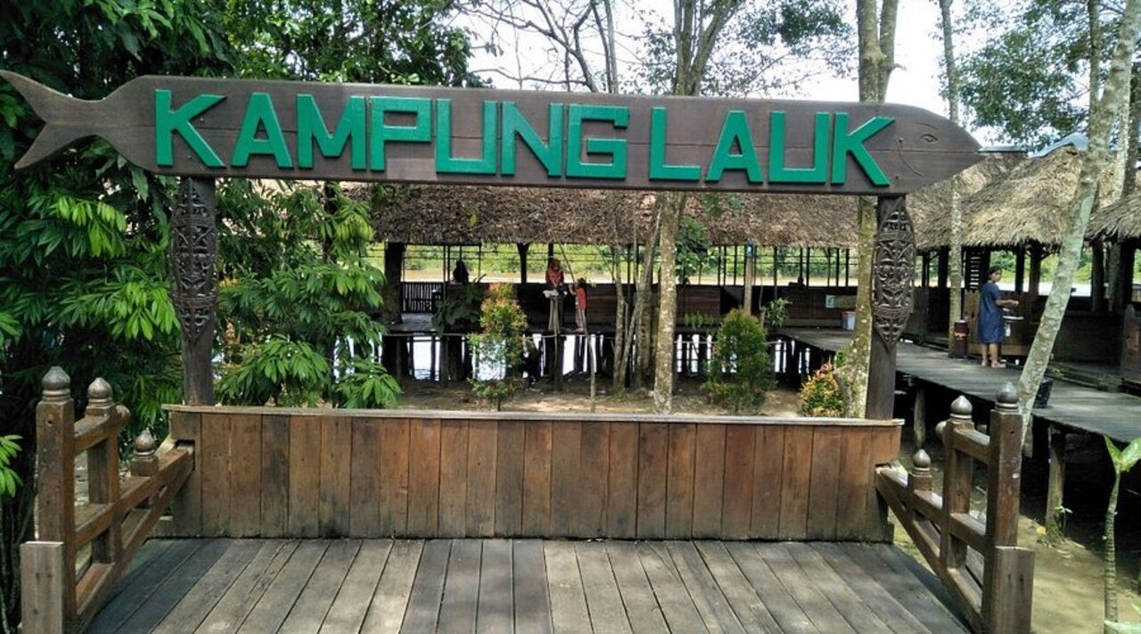 Gak Cuma Enak! Ikan Bakar Kampung Lauk Palangkaraya Bikin Kenyang Sambil Santai di Sungai Kahayan