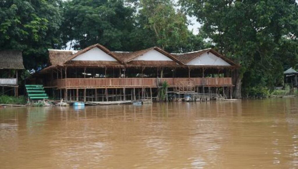 Gak Cuma Enak! Ikan Bakar Kampung Lauk Palangkaraya Bikin Kenyang Sambil Santai di Sungai Kahayan
