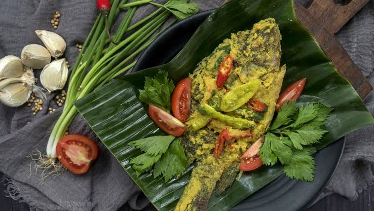 Pesmol Ikan Mas Bumbu Kuning, Gurih Pedas Medok Bikin Nagih